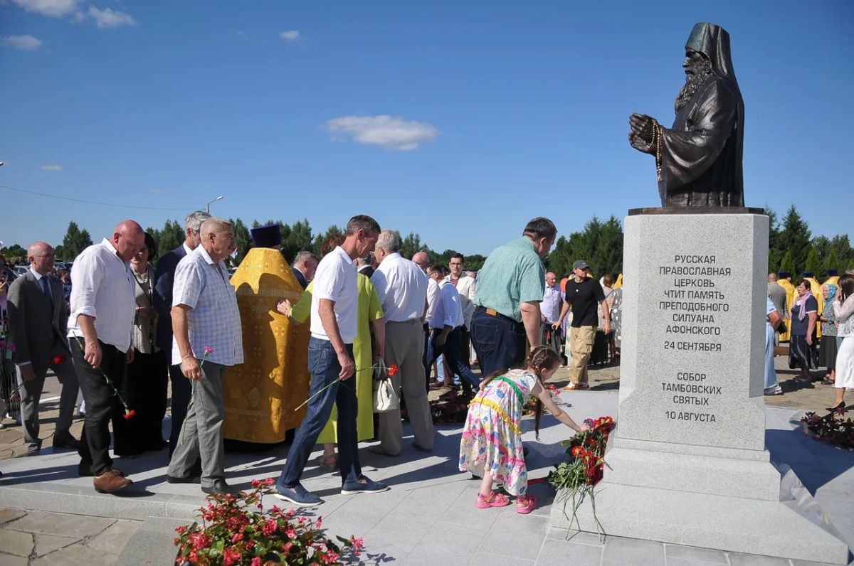 В рабочем посёлке Новая Ляда Тамбовского муниципального округа открыли памятник преподобному Силуану Афонскому В рабочем посёлке Новая Ляда Тамбовского муниципального округа открыли памятник преподобному Силуану Афонскому