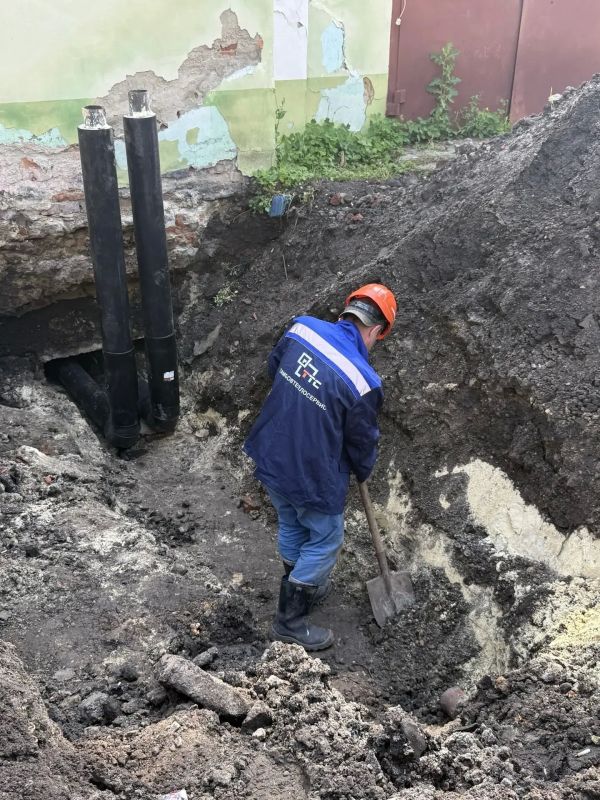 В Тамбове на улице Гоголя меняют воздушную теплосеть В Тамбове на улице Гоголя меняют воздушную теплосеть
