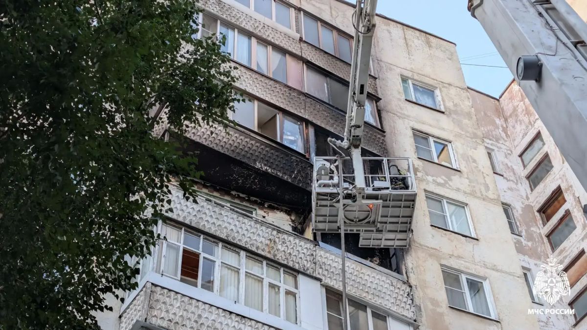При пожаре в многоквартирном доме на улице Чичканова в Тамбове сотрудники МЧС спасли 14 человек При пожаре в многоквартирном доме на улице Чичканова в Тамбове сотрудники МЧС спасли 14 человек