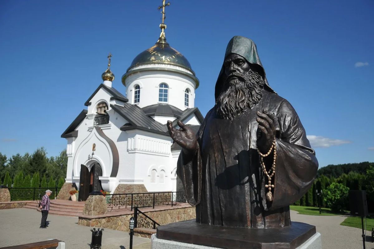 В рабочем посёлке Новая Ляда Тамбовского муниципального округа открыли памятник преподобному Силуану Афонскому В рабочем посёлке Новая Ляда Тамбовского муниципального округа открыли памятник преподобному Силуану Афонскому