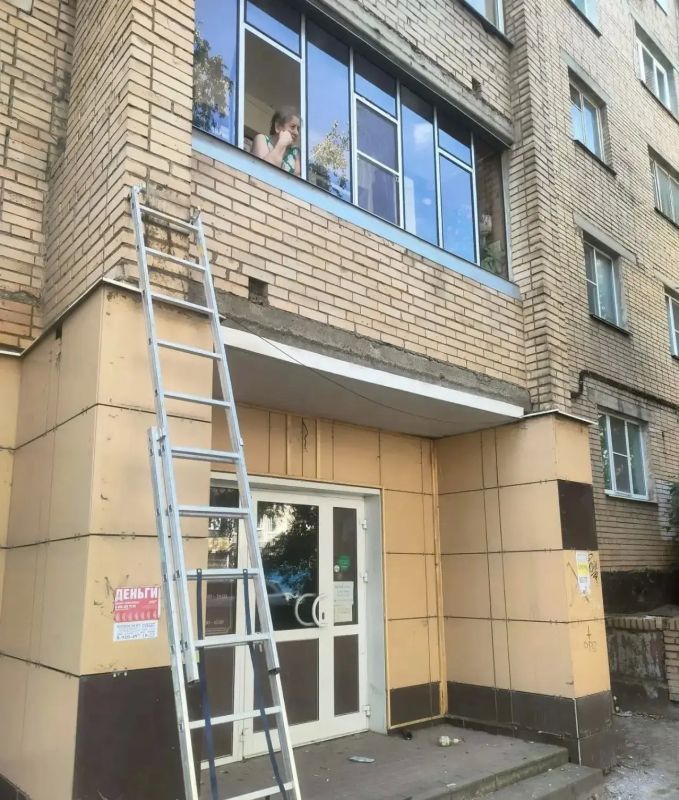 На Московской демонтировали вывески, не соответствующие дизайн-коду На Московской демонтировали вывески, не соответствующие дизайн-коду