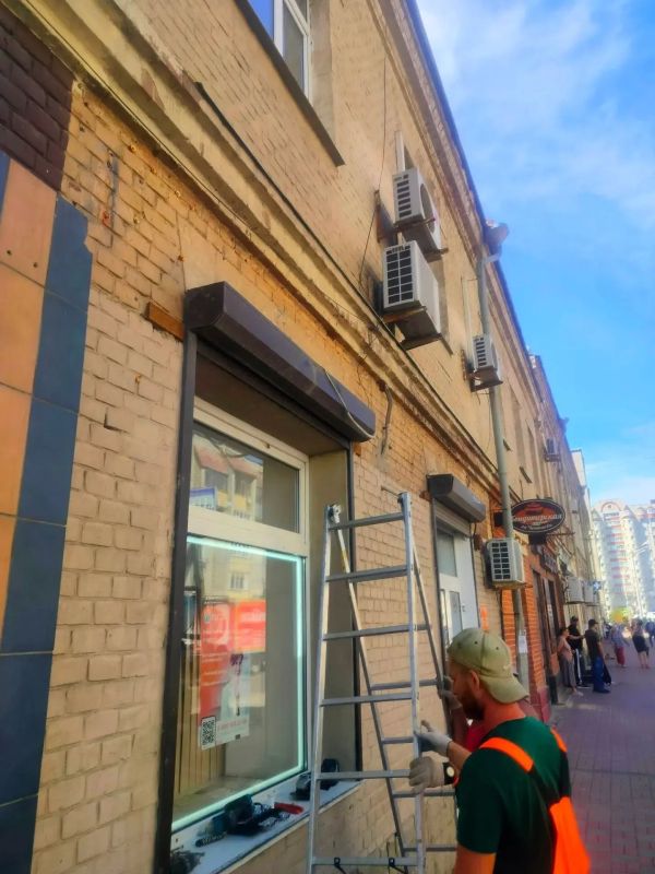 На Московской демонтировали вывески, не соответствующие дизайн-коду