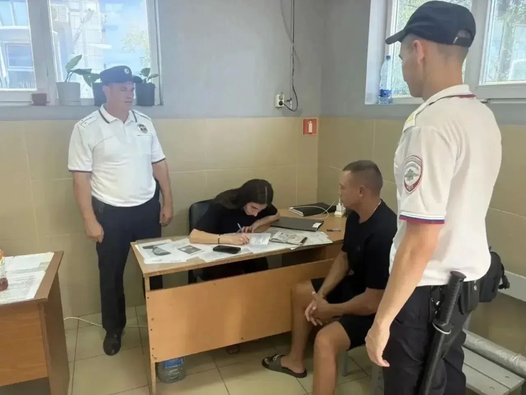 Во время атаки на Краснодарский край в ночь на 12 августа тамбовчанин запустил салют Во время атаки на Краснодарский край в ночь на 12 августа тамбовчанин запустил салют