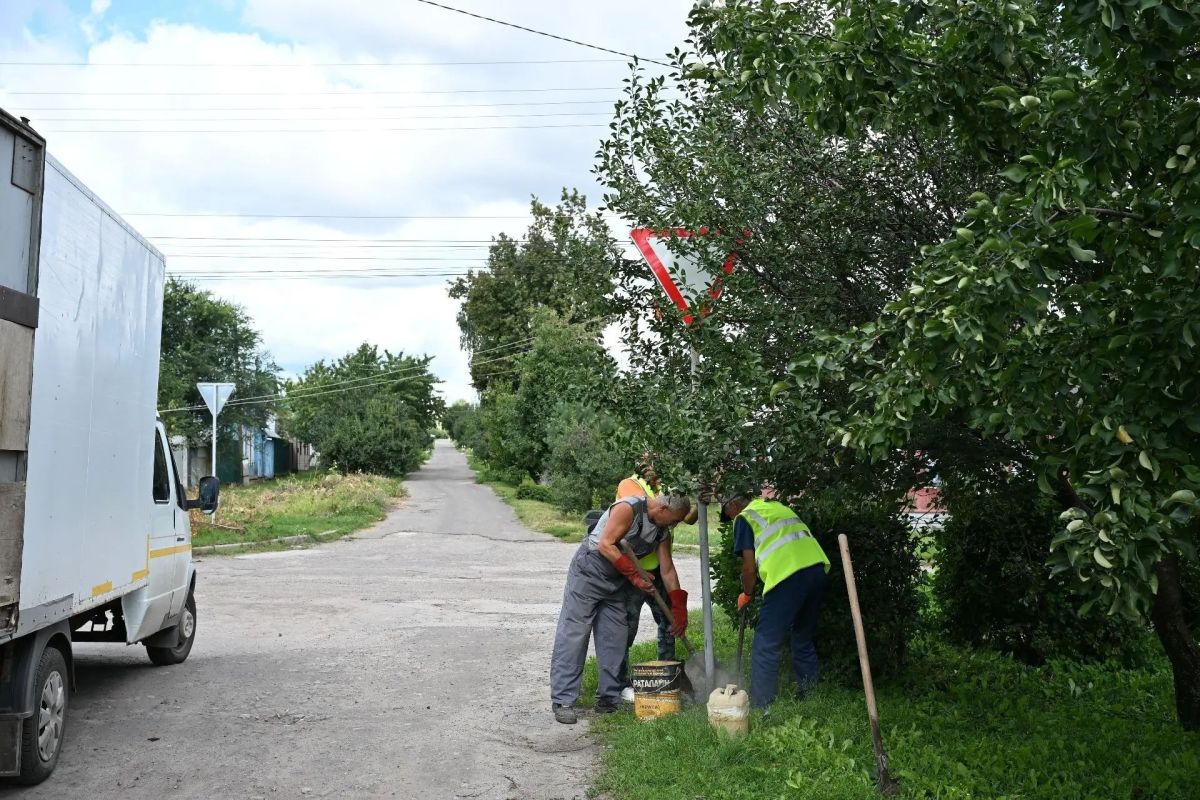 В рамках подготовки к новому учебному году в Тамбове обновляют дорожную разметку и обеспечивают видимость знаков В рамках подготовки к новому учебному году в Тамбове обновляют дорожную разметку и обеспечивают видимость знаков