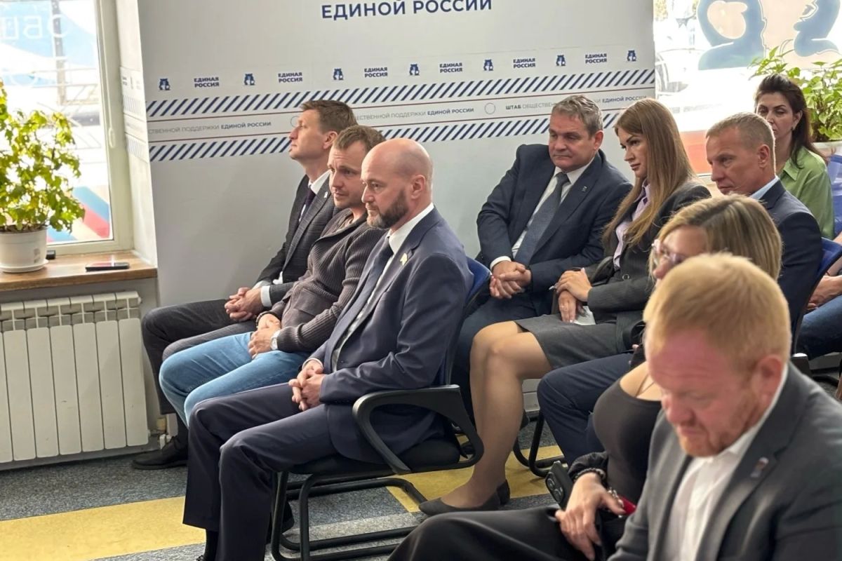 Тамбовские волонтёры поделились с Евгением Поддубным опытом работы в зоне СВО Тамбовские волонтёры поделились с Евгением Поддубным опытом работы в зоне СВО