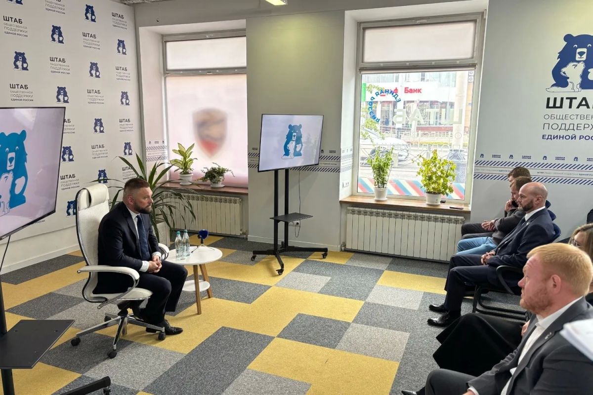 Тамбовские волонтёры поделились с Евгением Поддубным опытом работы в зоне СВО Тамбовские волонтёры поделились с Евгением Поддубным опытом работы в зоне СВО