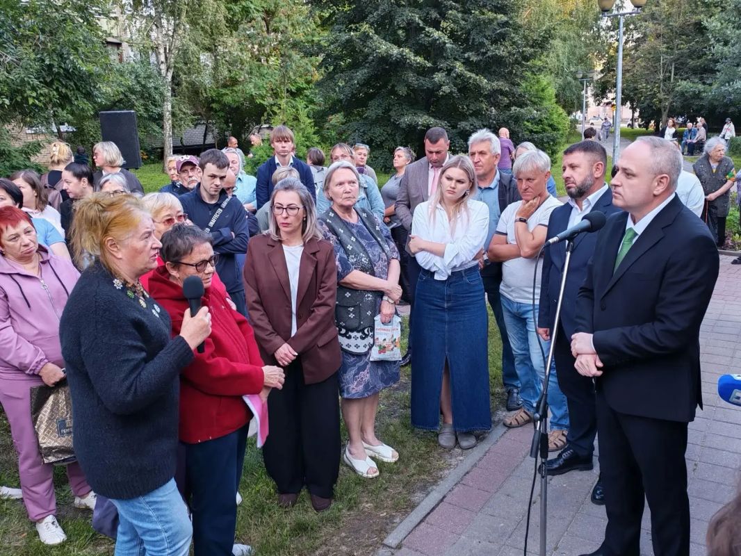 Максим Косенков: Вчера вечером в центральной части города встретился с жителями микрорайона вблизи улиц Московская, Куйбышева, Пензенская, Володарская, Студенецкая набережная и других Максим Косенков: Вчера вечером в центральной части города встретился с жителями микрорайона вблизи улиц Московская, Куйбышева, Пензенская, Володарская, Студенецкая набережная и других