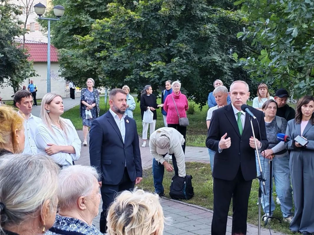 Максим Косенков: Вчера вечером в центральной части города встретился с жителями микрорайона вблизи улиц Московская, Куйбышева, Пензенская, Володарская, Студенецкая набережная и других Максим Косенков: Вчера вечером в центральной части города встретился с жителями микрорайона вблизи улиц Московская, Куйбышева, Пензенская, Володарская, Студенецкая набережная и других