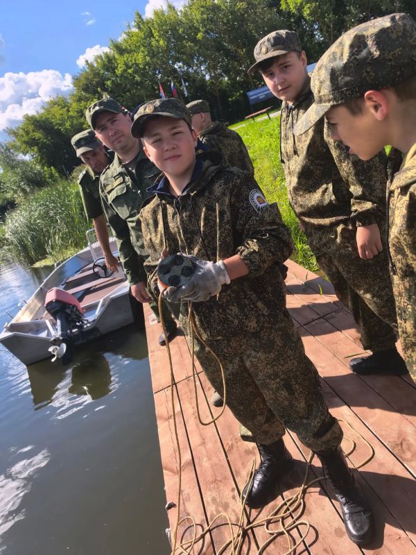 Сотрудники регионального следственного управления провели практическое занятие с кадетами профильного кадетского класса СК России Сотрудники регионального следственного управления провели практическое занятие с кадетами профильного кадетского класса СК России
