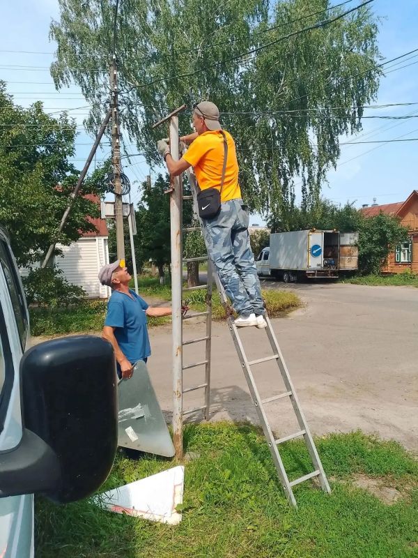 В Тамбове обновляют дорожные знаки у школ и детских садов