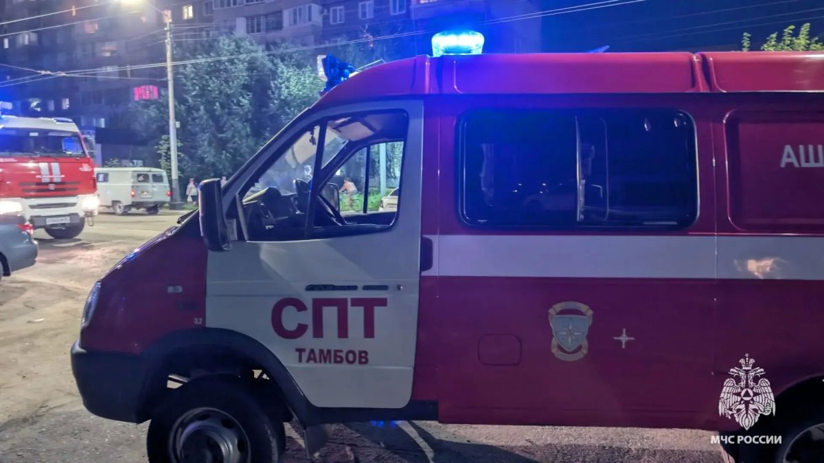 Сотрудники МЧС России ликвидировали возгорание в Тамбове Сотрудники МЧС России ликвидировали возгорание в Тамбове