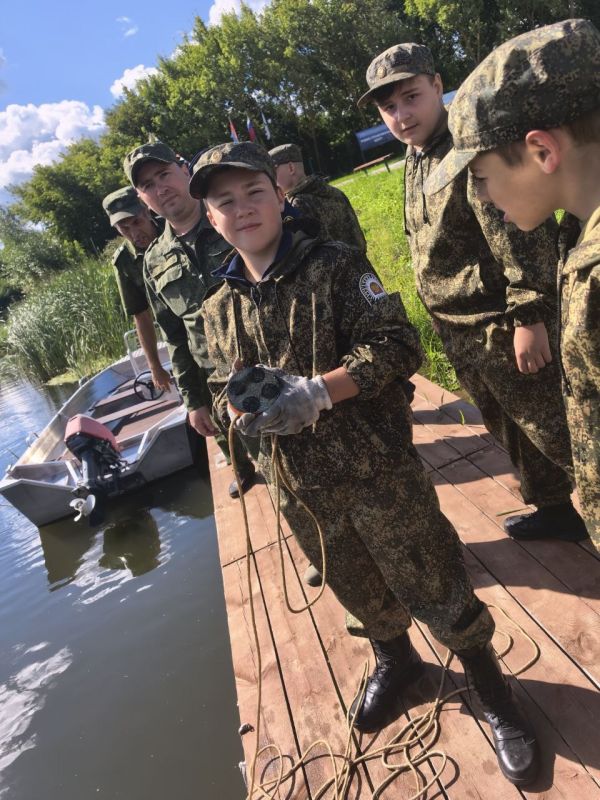 Сотрудники регионального следственного управления провели практическое занятие с кадетами профильного кадетского класса СК России Сотрудники регионального следственного управления провели практическое занятие с кадетами профильного кадетского класса СК России