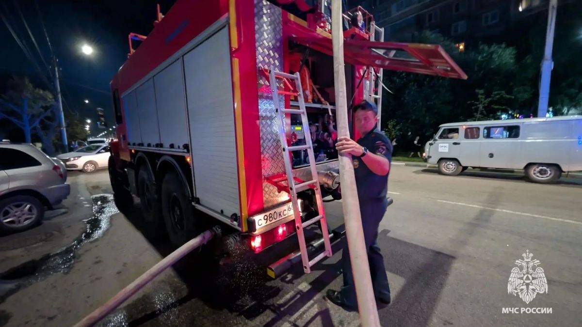 В центре Тамбова при пожаре выгорела крыша четырёхквартирного дома В центре Тамбова при пожаре выгорела крыша четырёхквартирного дома