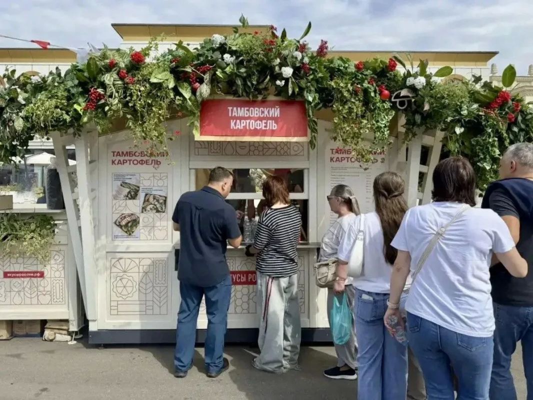 Девять производителей из Тамбовской области участвуют в фестивале «Вкусы России» на ВДНХ (0+) Девять производителей из Тамбовской области участвуют в фестивале «Вкусы России» на ВДНХ (0+)