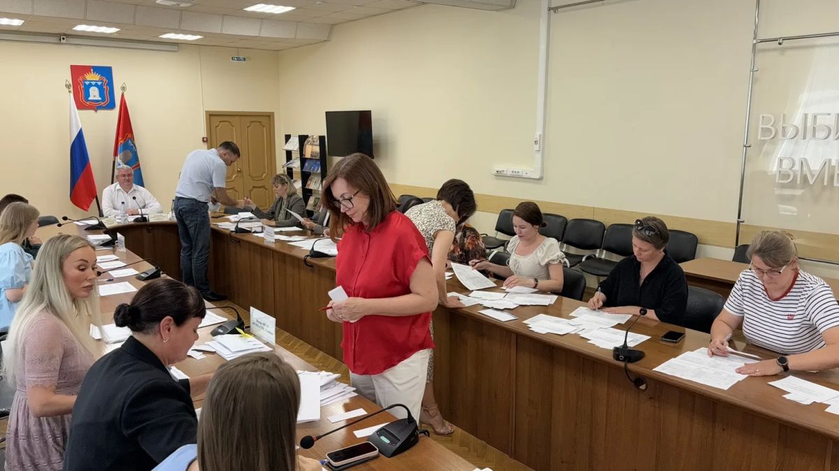 В избирательной комиссии Тамбовской области состоялись жеребьевки по распределению бесплатного эфирного времени и бесплатной печатной площади для проведения предвыборной агитации на выборах, назначенных на 20 сентября 2026... В избирательной комиссии Тамбовской области состоялись жеребьевки по распределению бесплатного эфирного времени и бесплатной печатной площади для проведения предвыборной агитации на выборах, назначенных на 20 сентября 2026...