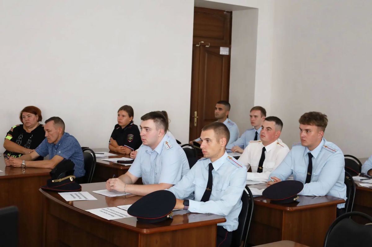 Заместитель начальника УМВД встретился с выпускниками образовательных учреждений МВД России Заместитель начальника УМВД встретился с выпускниками образовательных учреждений МВД России