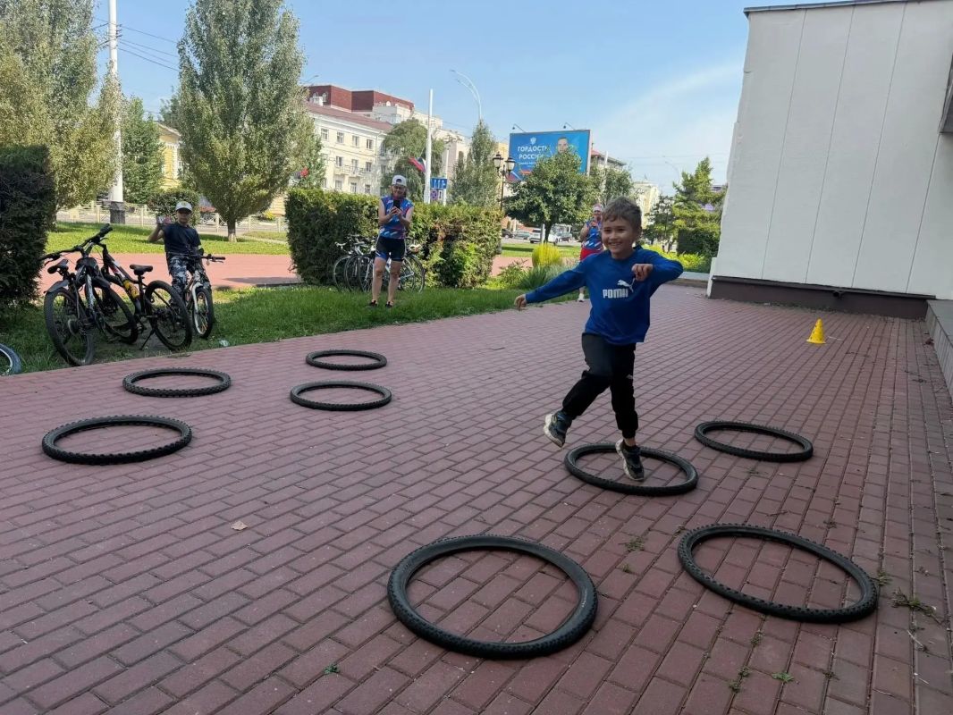 В Тамбове продолжаются спортивно-развлекательные программы «Лето во дворе» для детей, проводящих каникулы в городе В Тамбове продолжаются спортивно-развлекательные программы «Лето во дворе» для детей, проводящих каникулы в городе