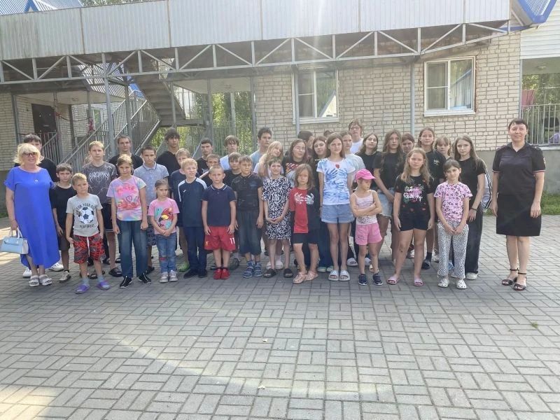 Сотрудники МОМВД «Кирсановский» посетили детский оздоровительный лагерь «Жемчужинка» Сотрудники МОМВД «Кирсановский» посетили детский оздоровительный лагерь «Жемчужинка»