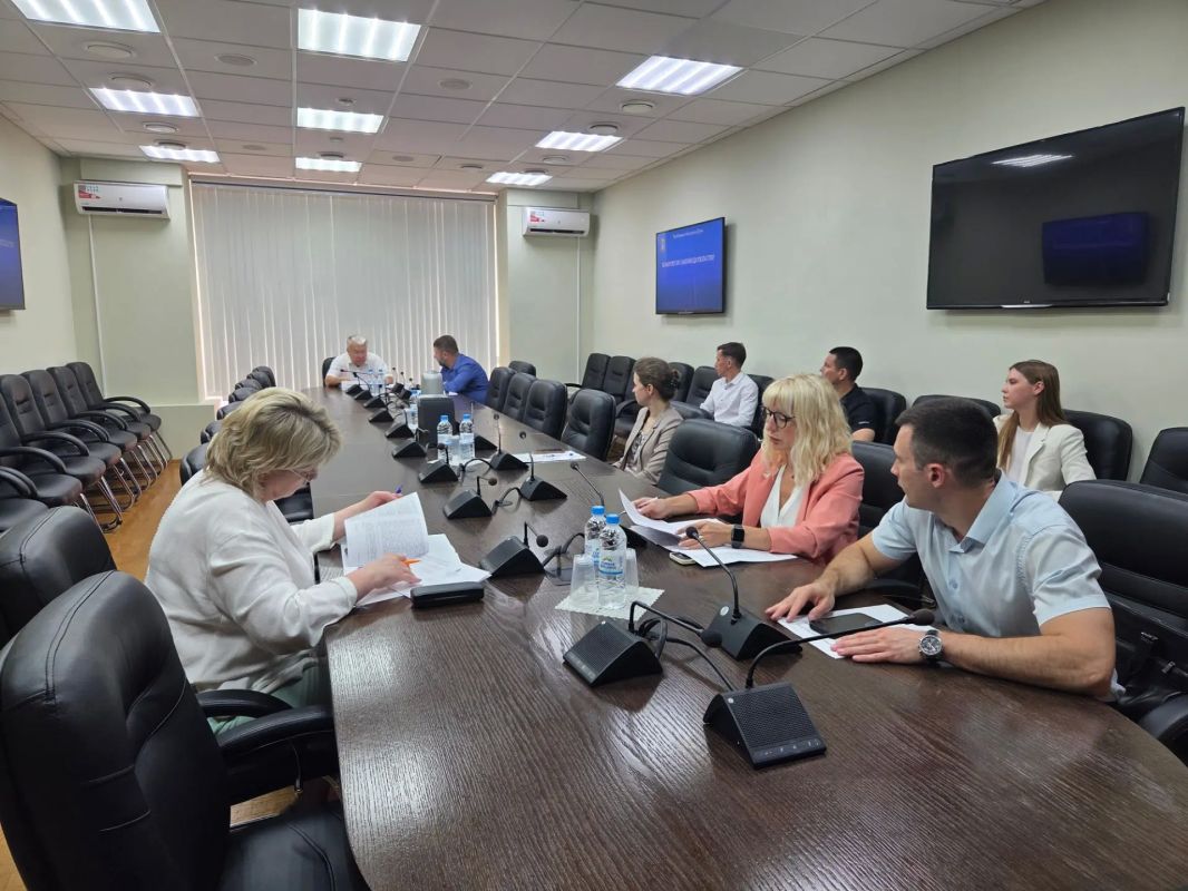 Под председательством Анатолия Плуталова прошло заседание комитета по законодательству Под председательством Анатолия Плуталова прошло заседание комитета по законодательству