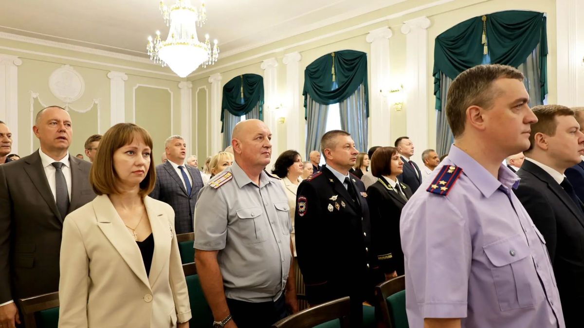 Заместитель начальника УМВД принял участие в торжественном мероприятии, приуроченном к празднованию Дня Государственного флага Российской Федерации Заместитель начальника УМВД принял участие в торжественном мероприятии, приуроченном к празднованию Дня Государственного флага Российской Федерации