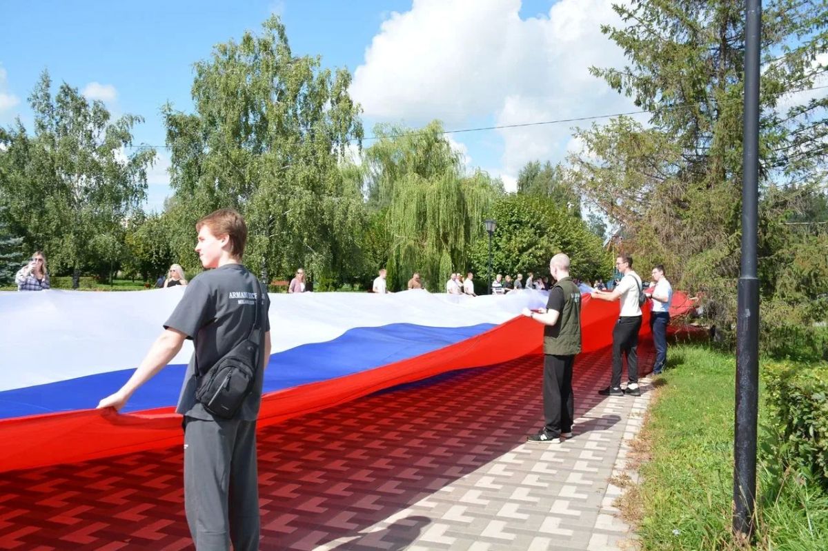20 августа в парке Победы Тамбова состоялась ежегодная Всероссийская акция «Цвета Родины», приуроченная ко Дню Государственного флага Российской Федерации 20 августа в парке Победы Тамбова состоялась ежегодная Всероссийская акция «Цвета Родины», приуроченная ко Дню Государственного флага Российской Федерации