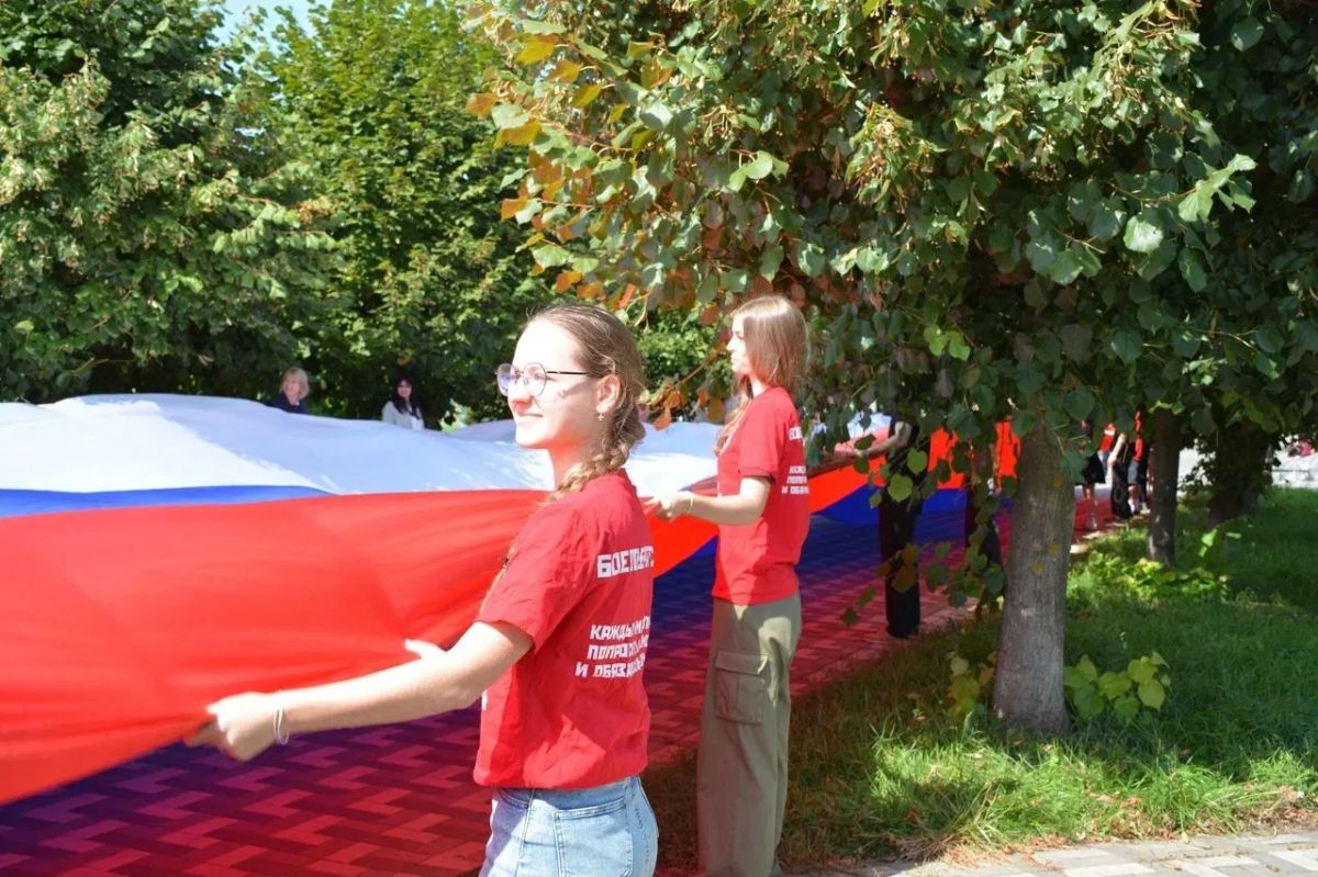 20 августа в парке Победы Тамбова состоялась ежегодная Всероссийская акция «Цвета Родины», приуроченная ко Дню Государственного флага Российской Федерации 20 августа в парке Победы Тамбова состоялась ежегодная Всероссийская акция «Цвета Родины», приуроченная ко Дню Государственного флага Российской Федерации