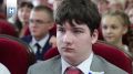 Талантливым школьникам Тамбова накануне Дня флага вручили паспорта