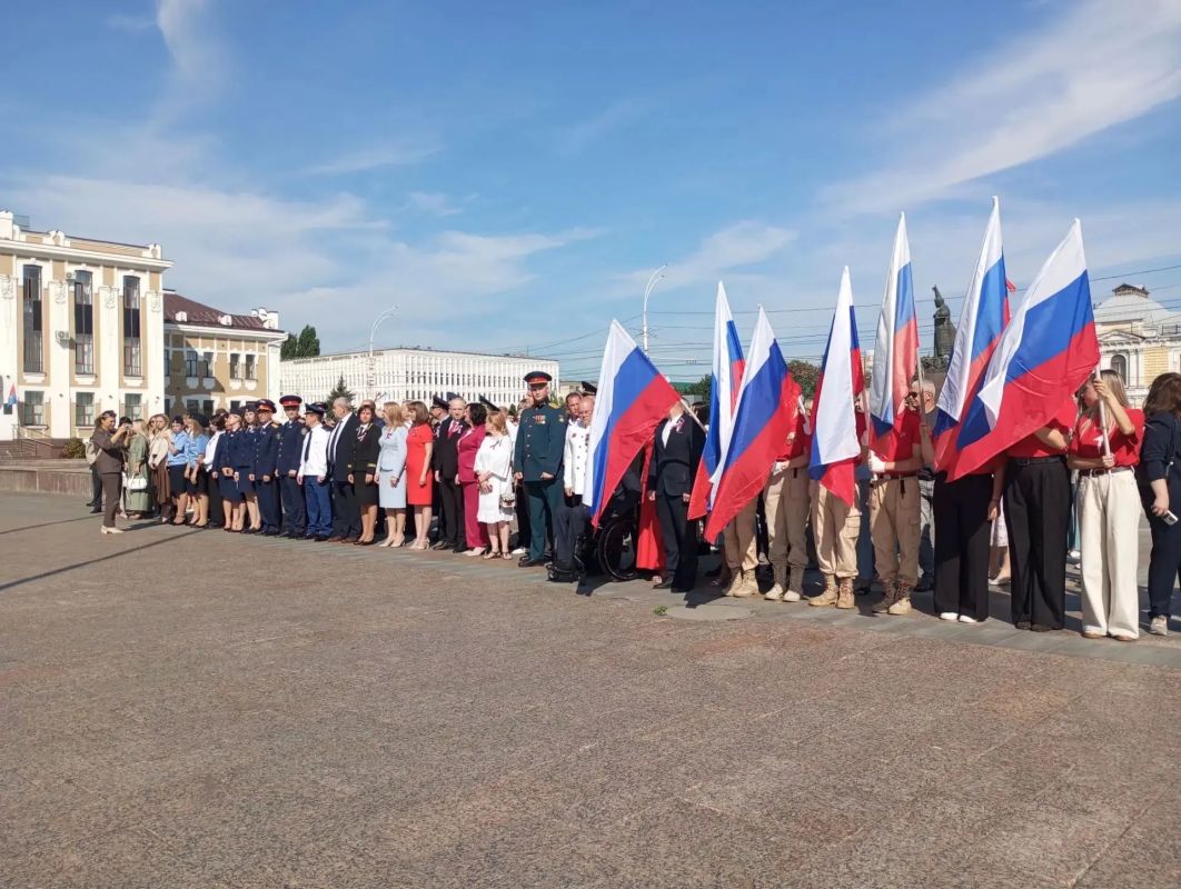 21 августа в Тамбове состоялась торжественная церемония, посвящённая Дню Государственного флага Российской Федерации 21 августа в Тамбове состоялась торжественная церемония, посвящённая Дню Государственного флага Российской Федерации