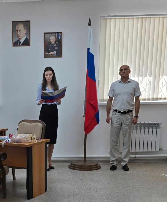 Котовские полицейские вручили российский паспорт гражданке Республики Беларусь Котовские полицейские вручили российский паспорт гражданке Республики Беларусь