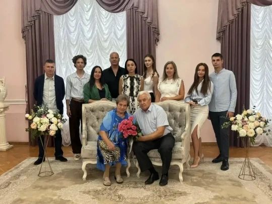 Семьи Бочаровых и Козадаевых из Тамбова отметили юбилеи свадеб Семьи Бочаровых и Козадаевых из Тамбова отметили юбилеи свадеб
