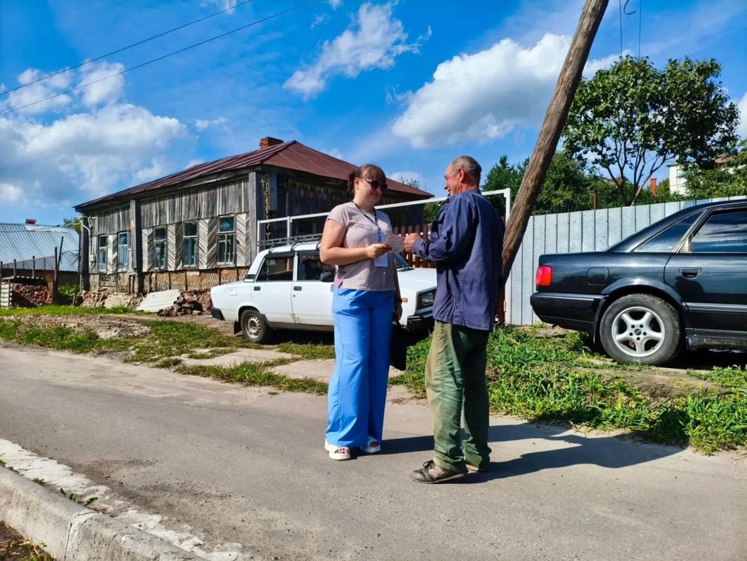 В эту субботу участники проекта «ИнформУИК» наполняют дома живым общением: обходчики вновь идут от двери к двери, чтобы адресно и доверительно рассказать вам, уважаемые избиратели, о предстоящих выборах В эту субботу участники проекта «ИнформУИК» наполняют дома живым общением: обходчики вновь идут от двери к двери, чтобы адресно и доверительно рассказать вам, уважаемые избиратели, о предстоящих выборах