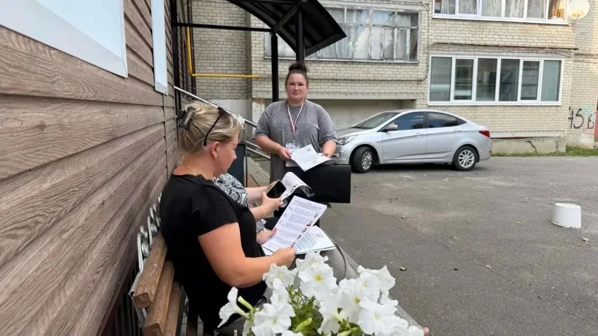 Отличная погода воскресного дня позволила участникам проекта «ИнформУИК» с самого утра начать активную адресную работу Отличная погода воскресного дня позволила участникам проекта «ИнформУИК» с самого утра начать активную адресную работу