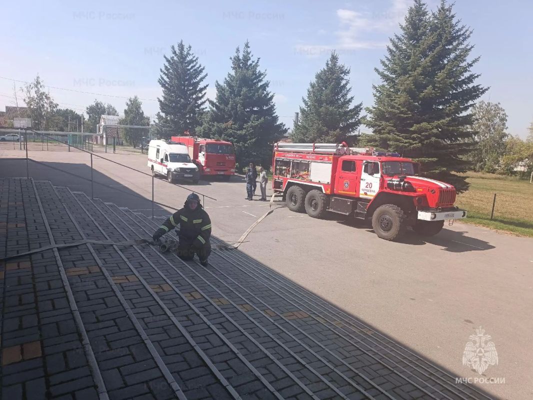 Пoжарно-тактическое учение по тушению пожара в Жердевской школе Пoжарно-тактическое учение по тушению пожара в Жердевской школе