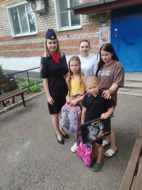 «Помоги пойти учиться»: сотрудники МОМВД России «Уваровский», представители КДНиЗП и члены Общественного совета при МОМВД поддержали детей из семей на учете ПДН «Помоги пойти учиться»: сотрудники МОМВД России «Уваровский», представители КДНиЗП и члены Общественного совета при МОМВД поддержали детей из семей на учете ПДН