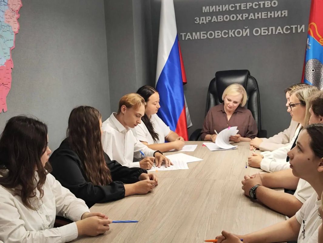 Глава тамбовского минздрава Марина Македонская подписала еще 14 договоров с участниками программ «Земский доктор» и «Земский фельдшер»