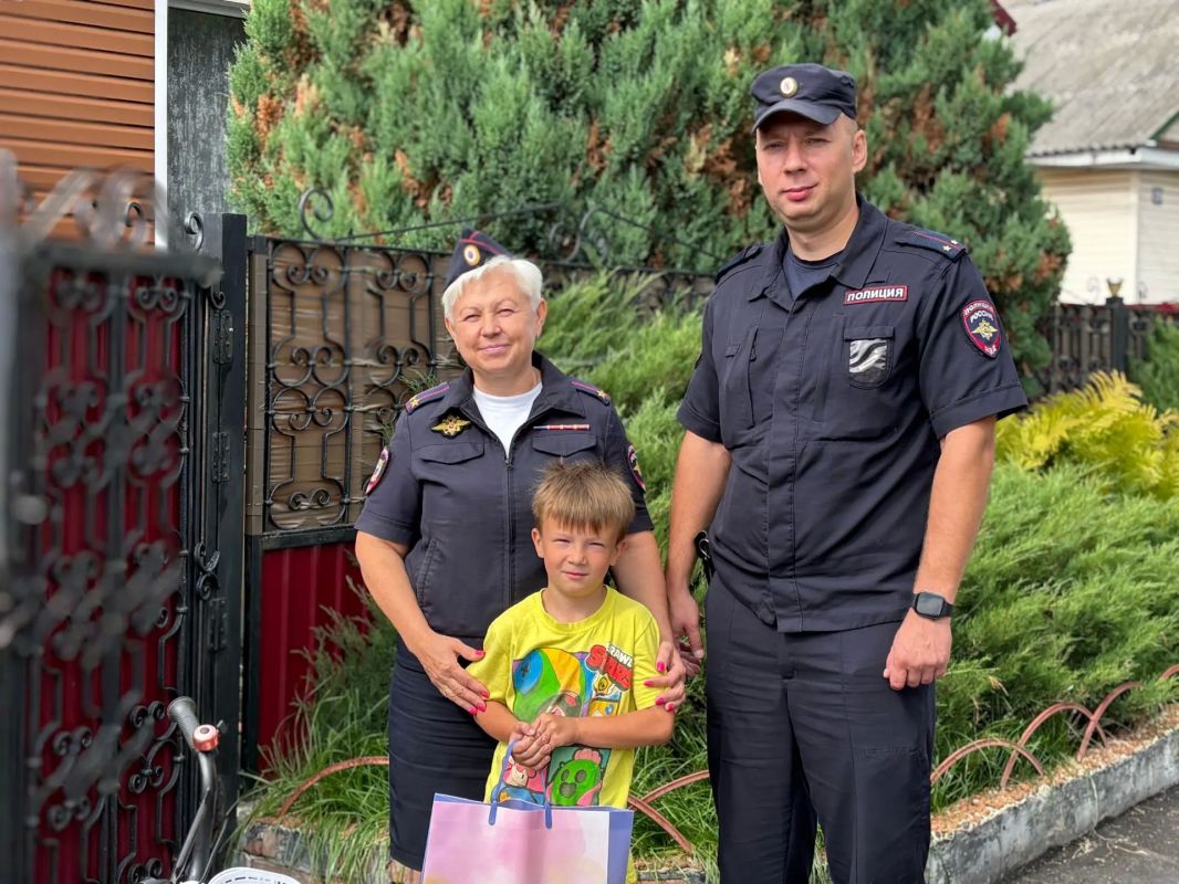 В канун Дня знаний мичуринские полицейские пришли в гости к детям, чтобы подарить праздник В канун Дня знаний мичуринские полицейские пришли в гости к детям, чтобы подарить праздник