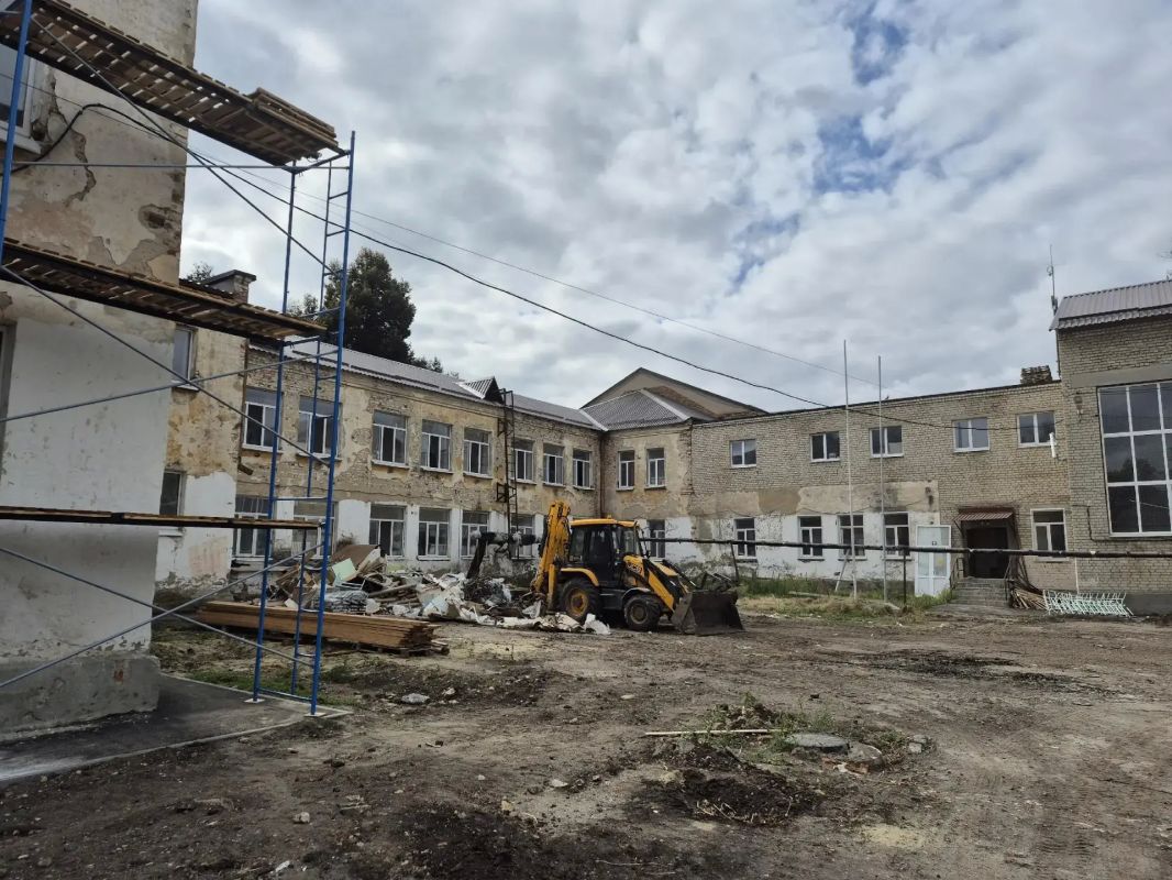 Депутаты оценили ход капремонта второго корпуса школы №3 в Моршанске Депутаты оценили ход капремонта второго корпуса школы №3 в Моршанске
