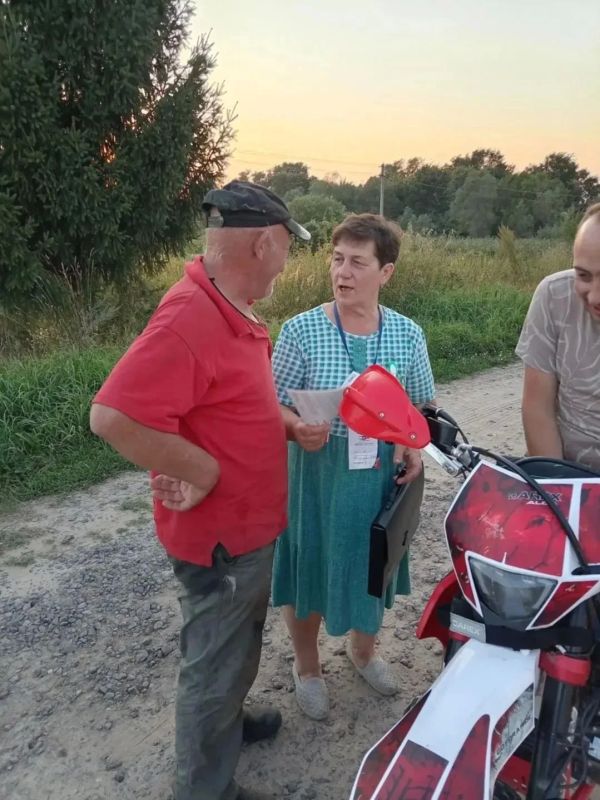В последний день лета участники проекта «ИнформУИК» продолжают свою работу В последний день лета участники проекта «ИнформУИК» продолжают свою работу