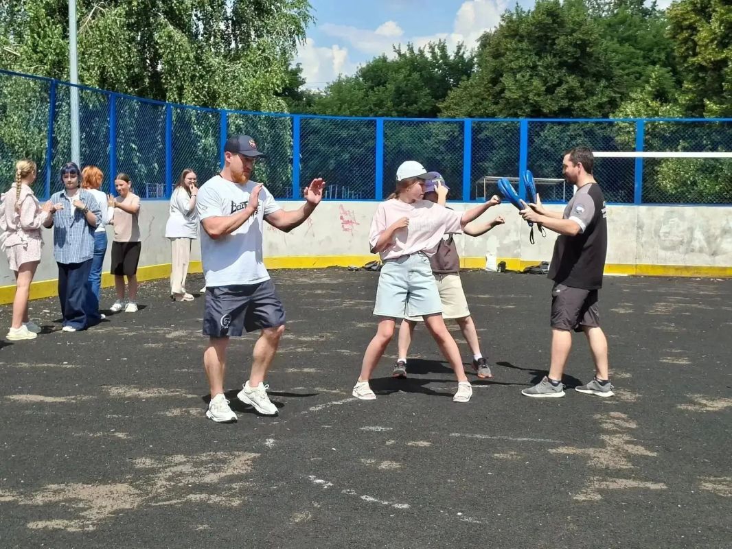 В Тамбове более тысячи детей приняли участие в программах проекта «Лето во дворе» В Тамбове более тысячи детей приняли участие в программах проекта «Лето во дворе»