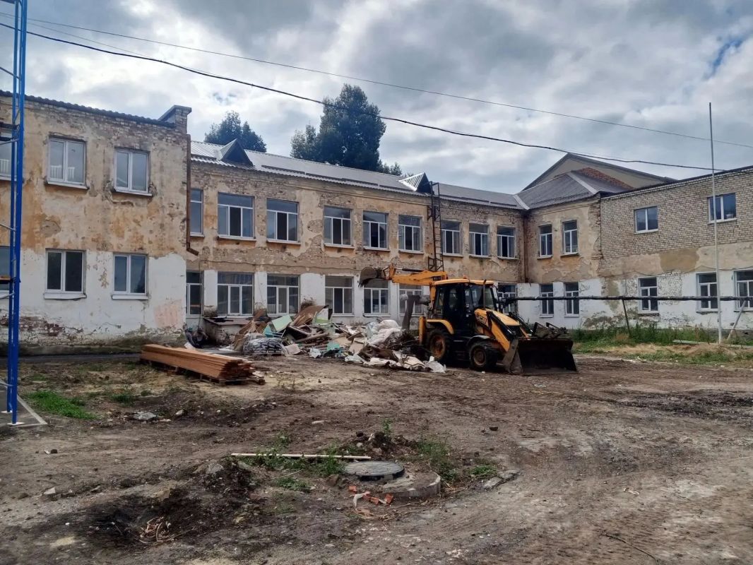 Депутаты Тамбовской областной Думы Ирина Тен, Нина Косачева совместно с председателем Моршанского городского Совета народных депутатов Валерием Бородиным и родителями проинспектировали ход капитального ремонта второго... Депутаты Тамбовской областной Думы Ирина Тен, Нина Косачева совместно с председателем Моршанского городского Совета народных депутатов Валерием Бородиным и родителями проинспектировали ход капитального ремонта второго...