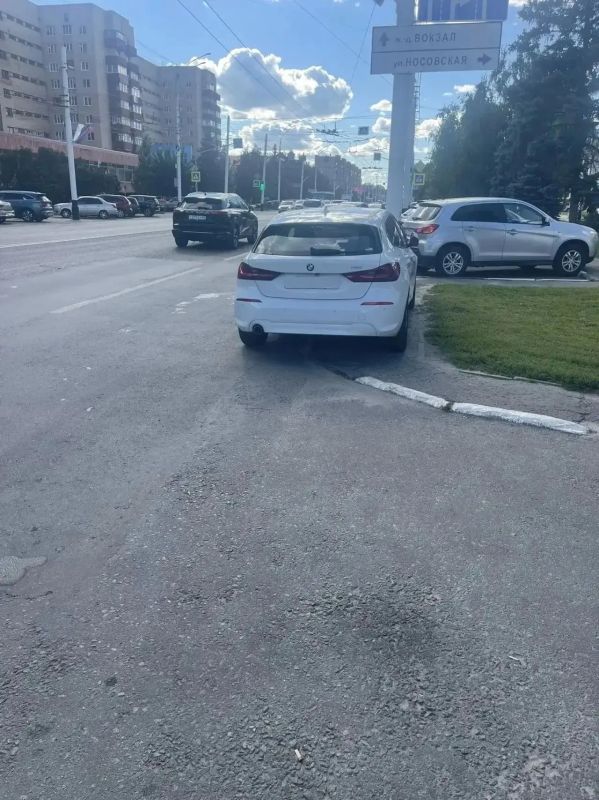 В Тамбове усилен контроль за парковкой на тротуарах В Тамбове усилен контроль за парковкой на тротуарах