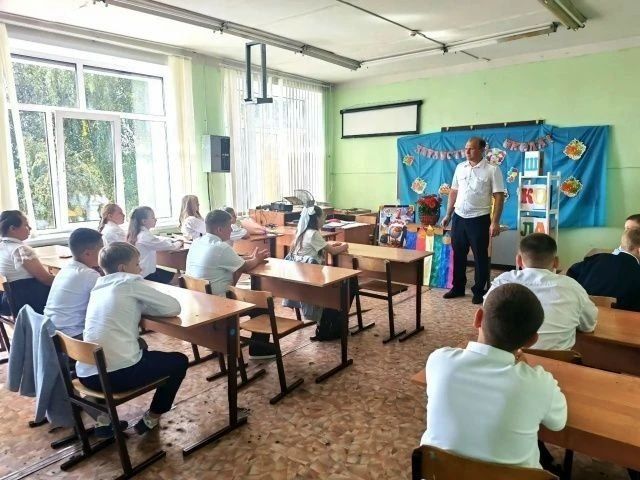 Сентябрь - самое время напомнить детям о безопасности дорожного движения Сентябрь - самое время напомнить детям о безопасности дорожного движения