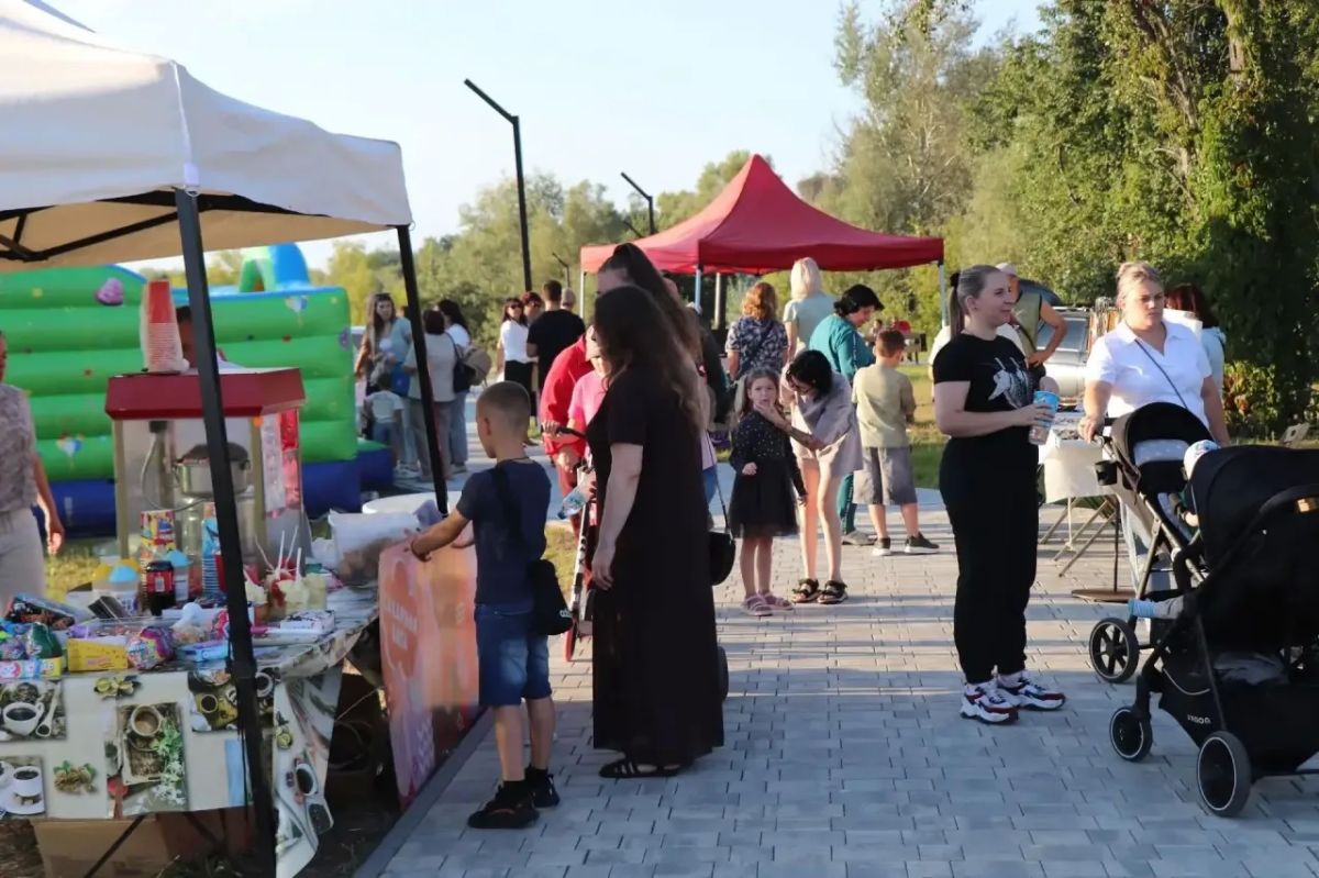 Со вчерашнего дня в городе Уварово для всех посетителей официально открыто новое общественное пространство на берегу реки Ворона Со вчерашнего дня в городе Уварово для всех посетителей официально открыто новое общественное пространство на берегу реки Ворона