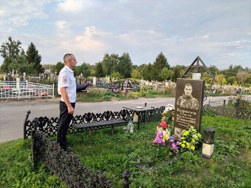 Руководство ОМВД России «Тамбовский» совместно с представителями администрации Тамбовского муниципального округа поздравили с профессиональным праздником сотрудников патрульно-постовой службы органов внутренних дел России Руководство ОМВД России «Тамбовский» совместно с представителями администрации Тамбовского муниципального округа поздравили с профессиональным праздником сотрудников патрульно-постовой службы органов внутренних дел России