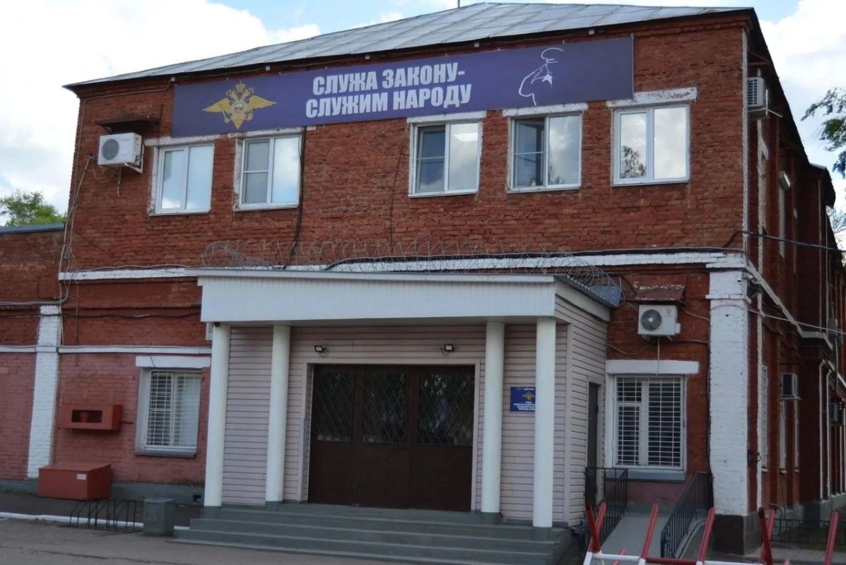 В Котовске двое водителей украли из распределительного центра товаров на миллион рублей