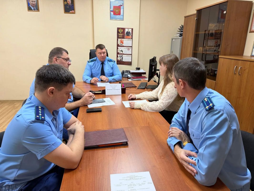 Заместитель прокурора Тамбовской области Владимир Лункин провел личный прием жителей трех муниципальных образований Заместитель прокурора Тамбовской области Владимир Лункин провел личный прием жителей трех муниципальных образований