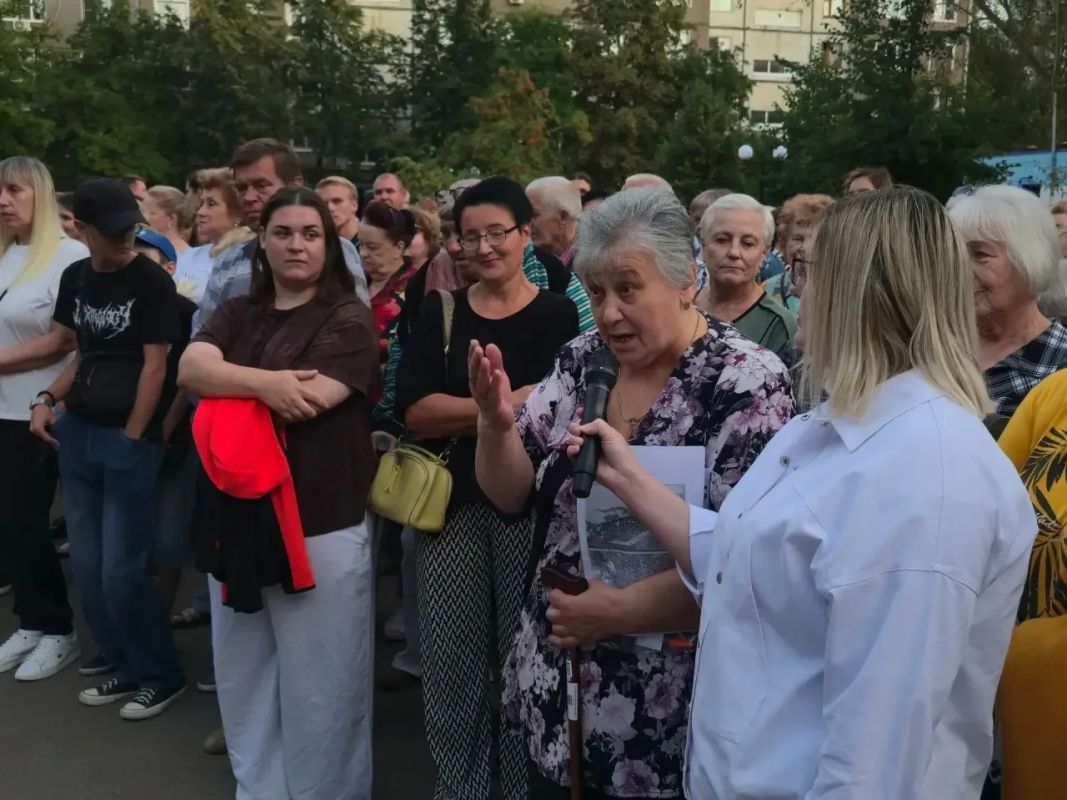 Максим Косенков: Каждый четверг встречаюсь с горожанами в разных частях города на открытых площадках, чтобы возможность принять участие была у всех желающих Максим Косенков: Каждый четверг встречаюсь с горожанами в разных частях города на открытых площадках, чтобы возможность принять участие была у всех желающих