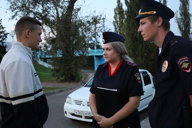 Сотрудники полиции провели профилактический рейд Сотрудники полиции провели профилактический рейд