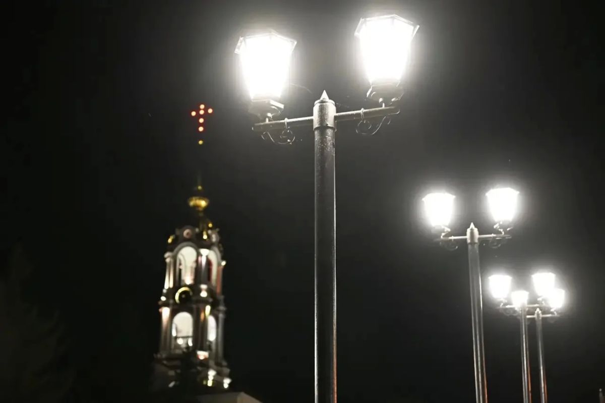 Максим Косенков: Проверил, как идёт обновление освещения на набережной Максим Косенков: Проверил, как идёт обновление освещения на набережной