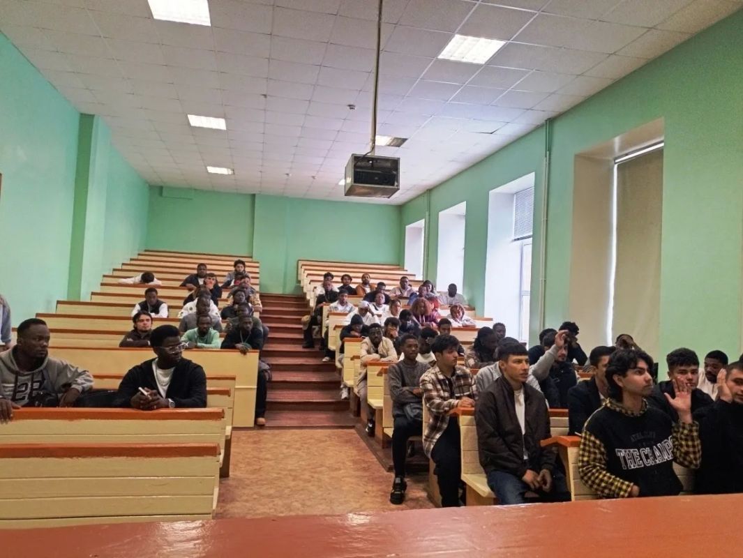 Встреча иностранных студентов ФГБОУ ВО Мичуринский ГАУ с представителями УМВД России по Тамбовской области и ОМВД России по г. Мичуринску Встреча иностранных студентов ФГБОУ ВО Мичуринский ГАУ с представителями УМВД России по Тамбовской области и ОМВД России по г. Мичуринску